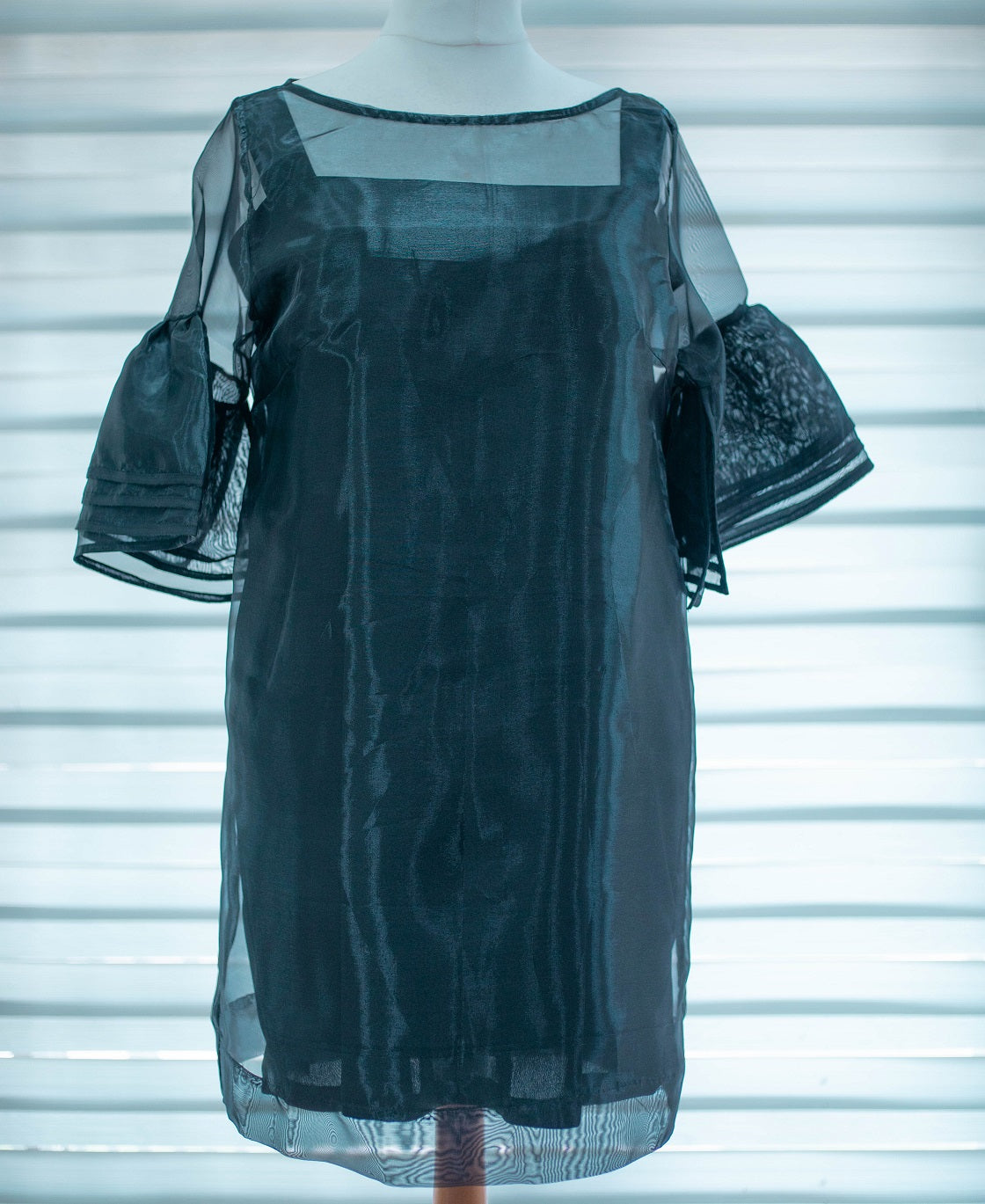 BLACK TIERED SLEEVE ORGANZA SHORT DRESS